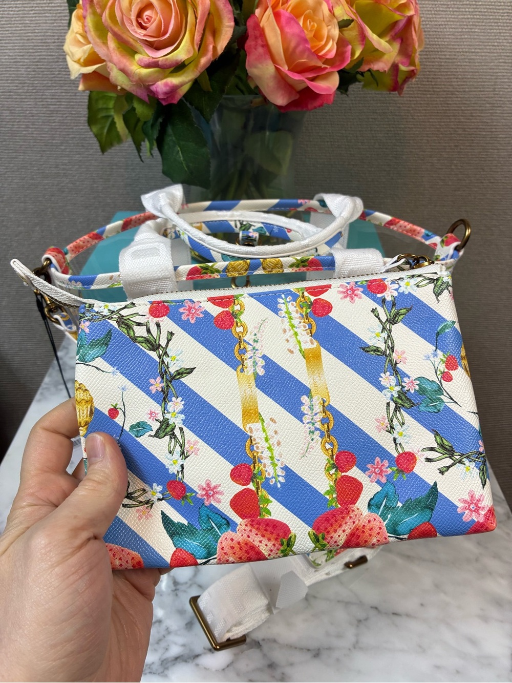 Kurt Geiger Small Hampstead Clear Vinyl Strawberries Tote & Matching Pouch - NWT - Picture 3 of 11